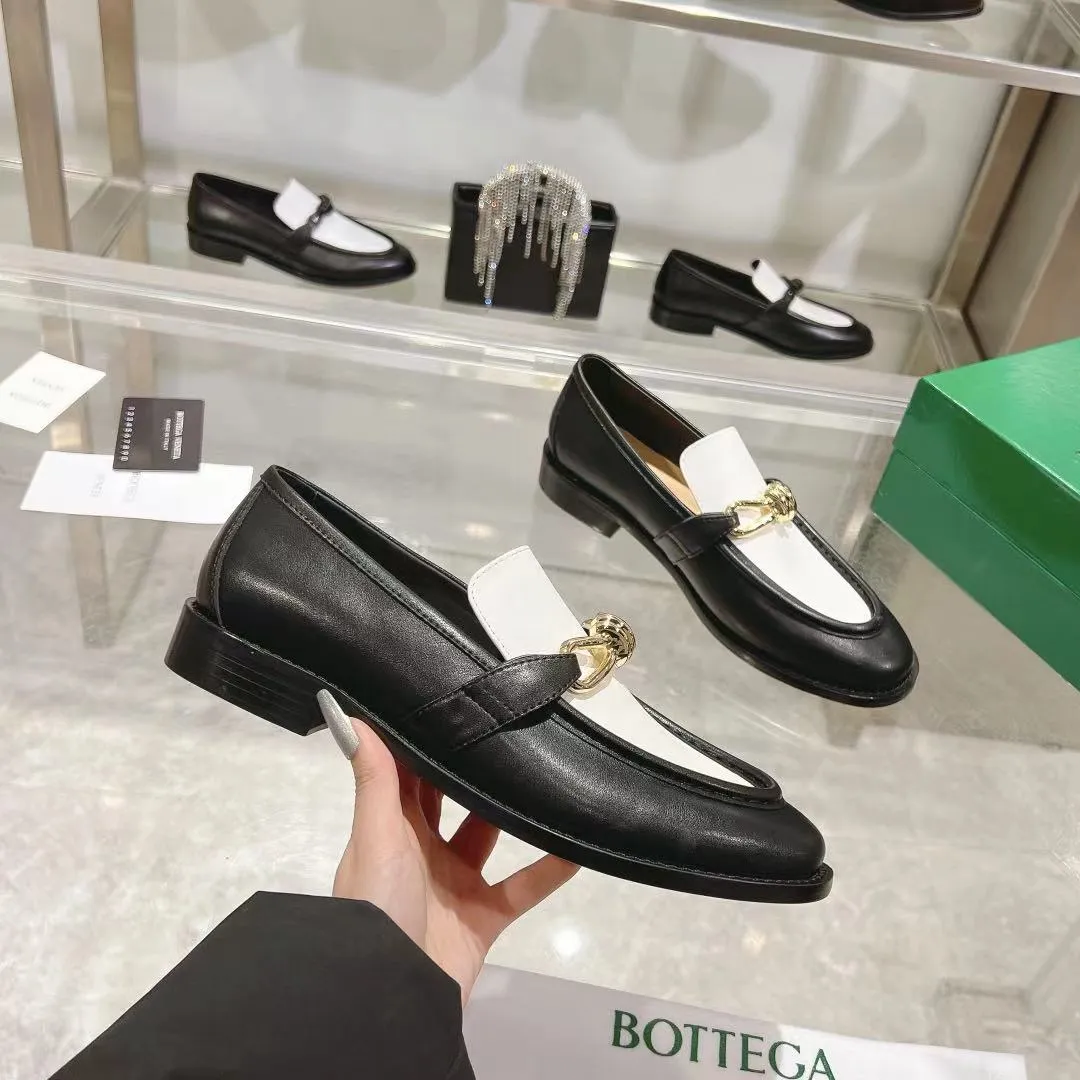 [BV] Top P: 820💰 Couple size: female 35-39 (female 40 custom-made) male 39-44 (38.45 non-refundable) Bottega Veneta 2025 counter synchronization style! Small round toe loafers! Imported leather outsole! High-grade cashmere! Solid color Niuli! Original board developed leather buckle
